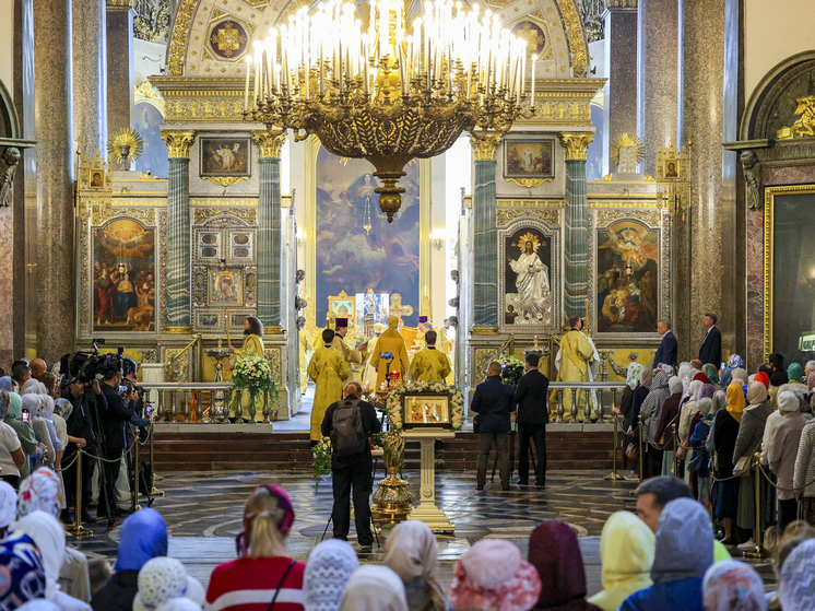 Мощи Святителя Тихона доставили в Казанский собор Петербурга