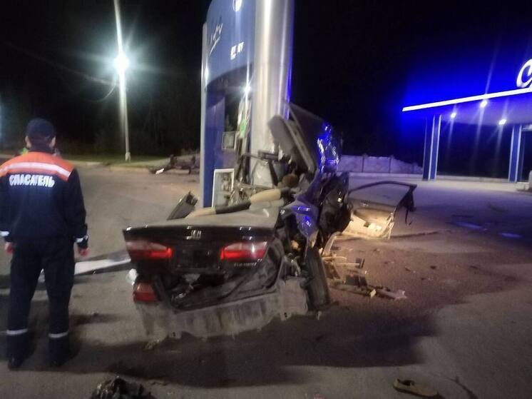 Мощный удар разорвал автомобиль на две половины в Ачинске