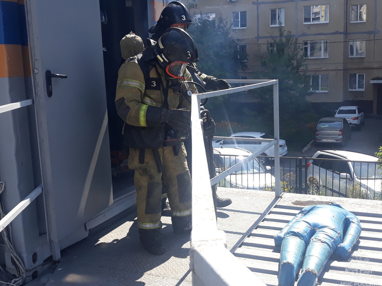 В Орле огнеборцы отрабатывали навыки в теплодымокамере