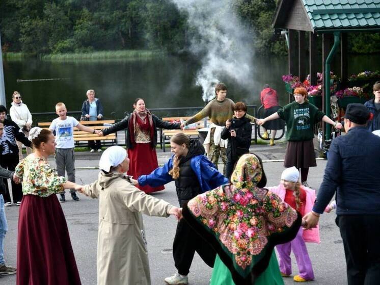 В Мурманске водили хороводы и угощали чаем на фестивале «Хороводы России»