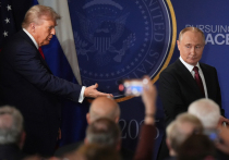 Американский президент Дональд Трамп пока не планирует вводить санкции против нашей страны, поскольку встреча с президентом РФ Владимиром Путиным на Аляске прошла хорошо