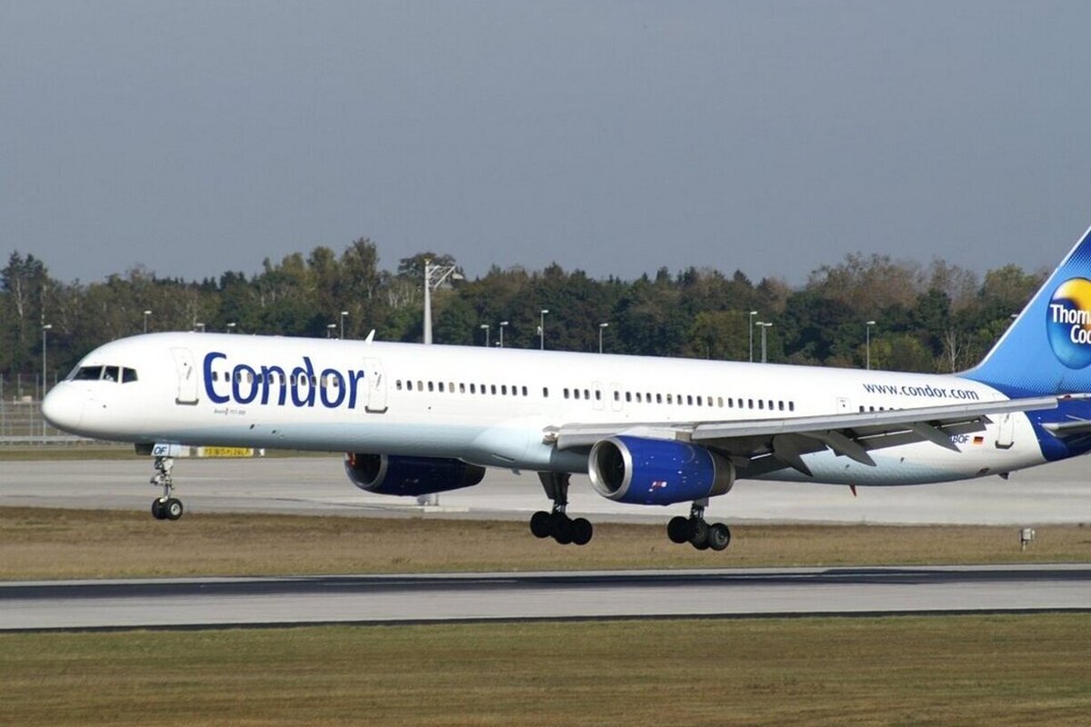 Potniki letala Condor pošiljali poslovilna sporočila med požarom v zraku