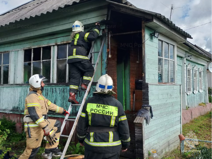 Мужчина пострадал во время пожара в Износковском районе