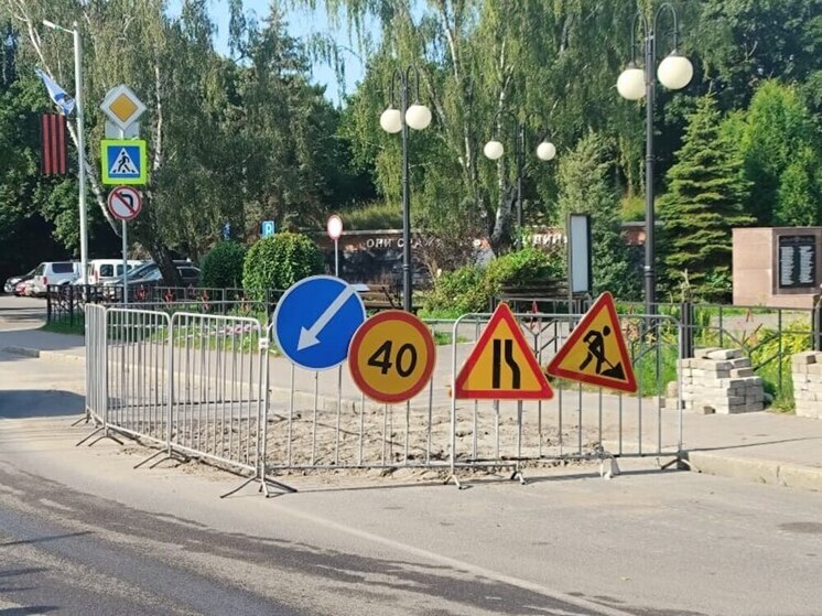 В Балтийске на улице Красной Армии провалился асфальт