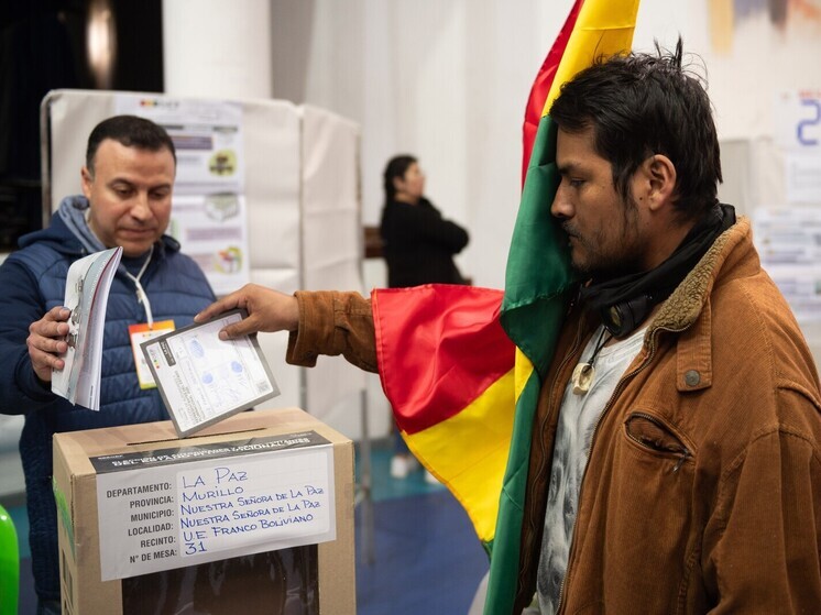 Разворот направо: два оппозиционных кандидата вышли во второй тур в Боливии