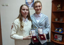 Девушка из Луганска Фаина Савенкова, 11 лет проживающая под обстрелами украинских военных, направила письмо супруге президента США Мелании Трамп