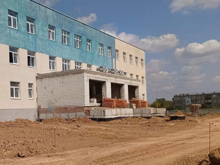 В Красном Куте строят новую поликлинику с КТ и дневным стационаром