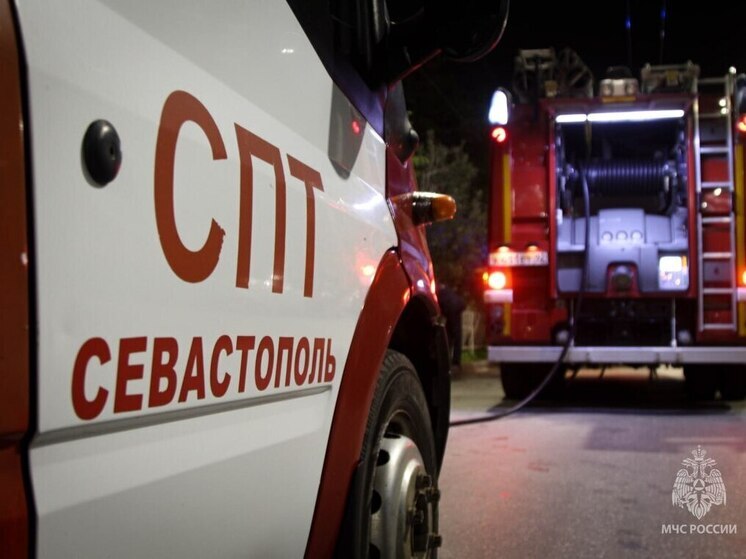 В Севастополе на пожаре в многоквартирном доме спасли 23 человека