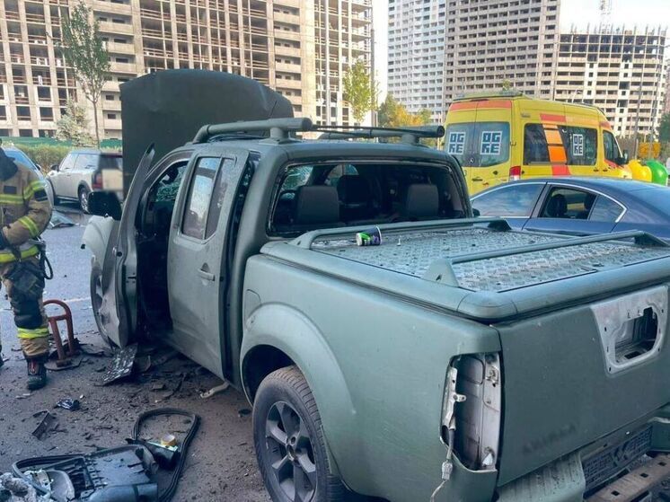 В Подольском районе Киева произошел взрыв в автомобиле, окрашенном под военный