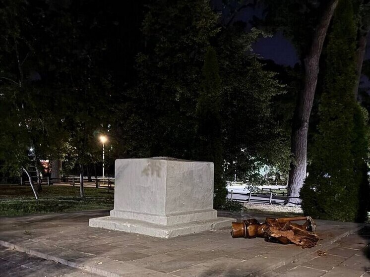 В Саратове возбудили уголовное дело после гибели ребенка от падения скульптуры