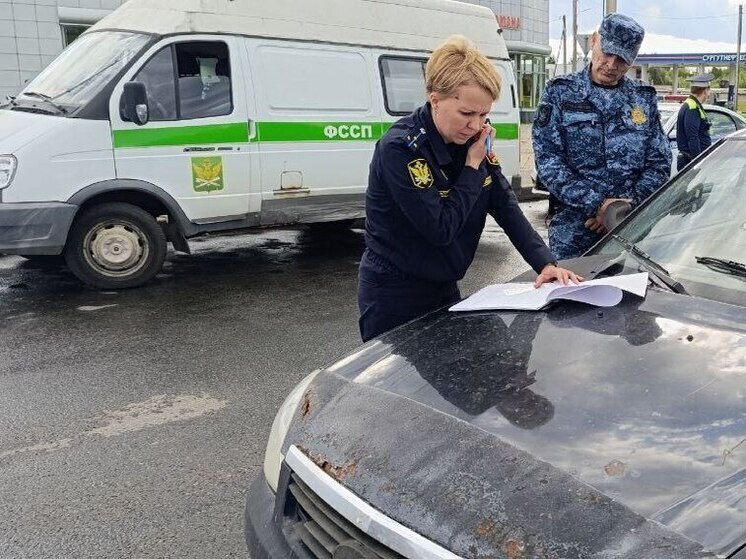 В Великом Новгороде приставы за три часа арестовали три авто