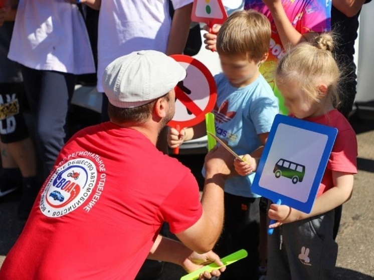 Акция «Помоги пойти учиться» началась в Псковской области