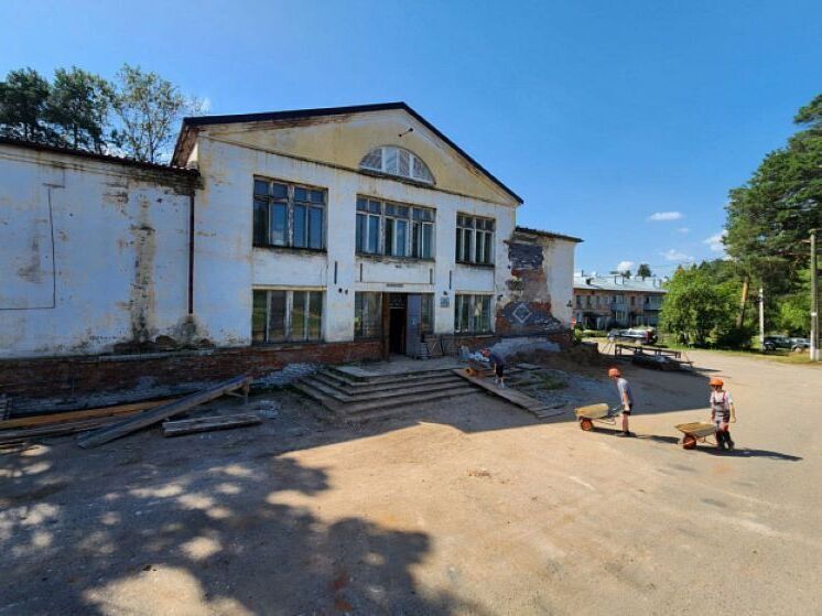 Нацпроект преображает Дом культуры в поселке Речном Куменского района