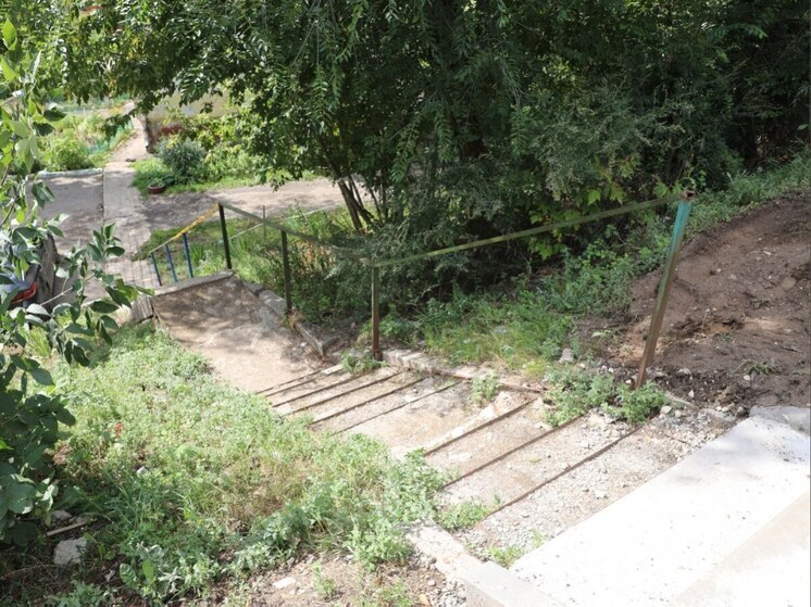 В Самаре на улице Аэродромной отремонтируют лестницы