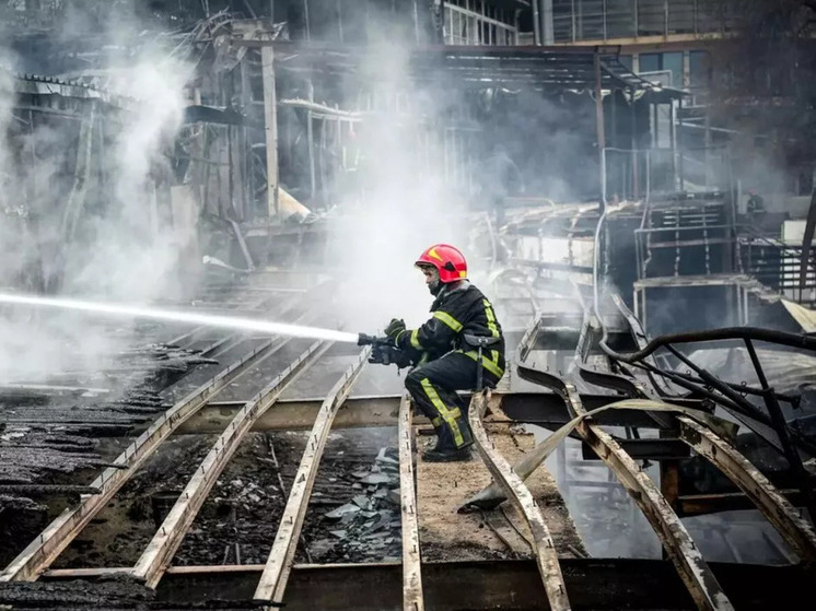 Под Одессой после взрывов произошел пожар на топливном объекте