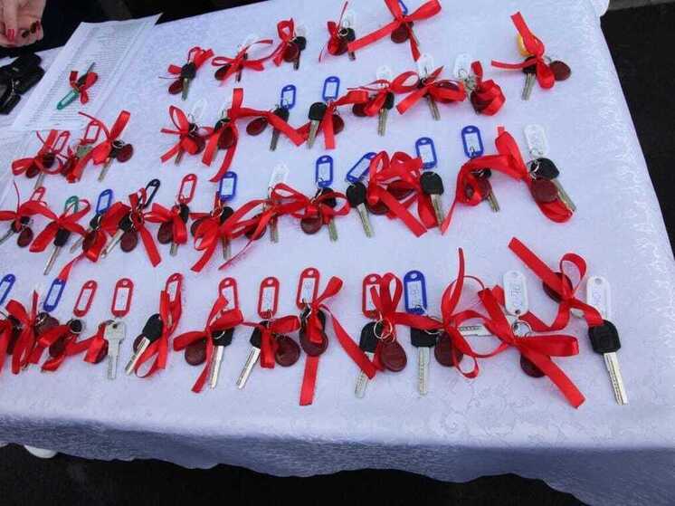 54 няганские семьи отметили День города в новых квартирах
