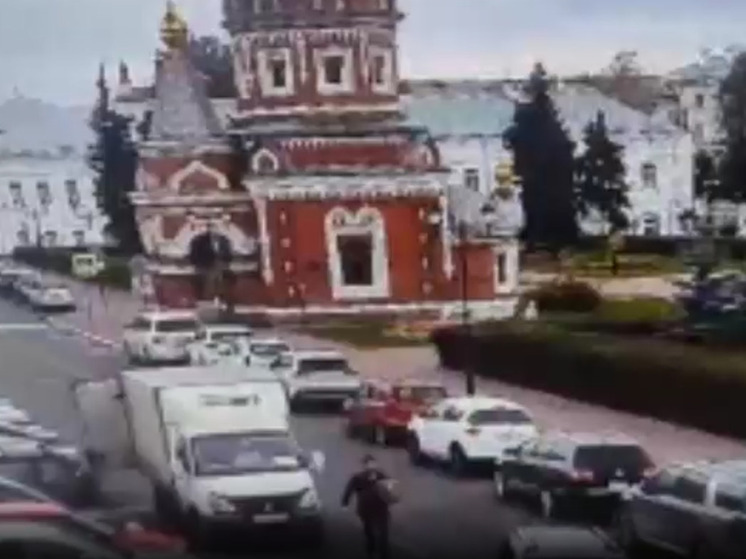 В Ярославле мужчина украл 60 килограммов мяса из «Газели» в центре города