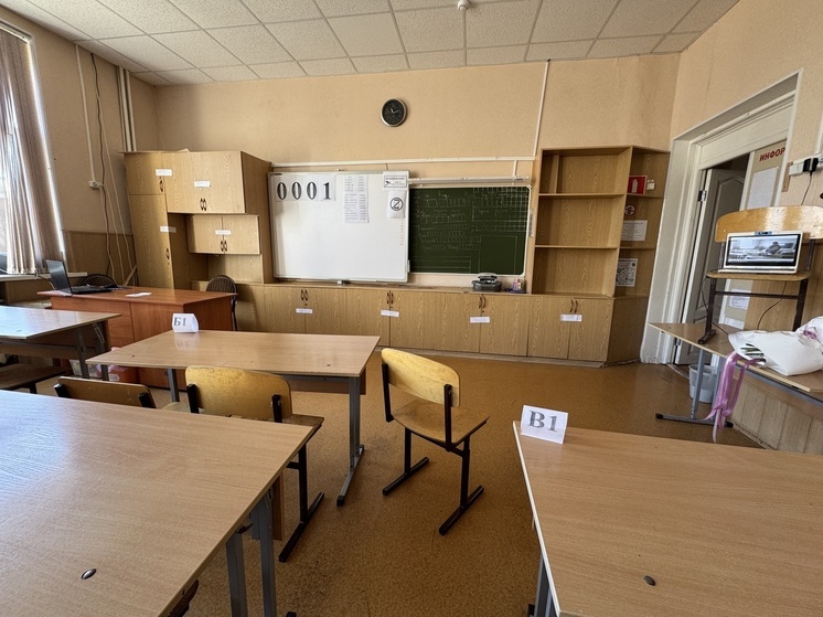 Просил снять штаны: учитель "вышел сухим из воды" после домогательства до ученика