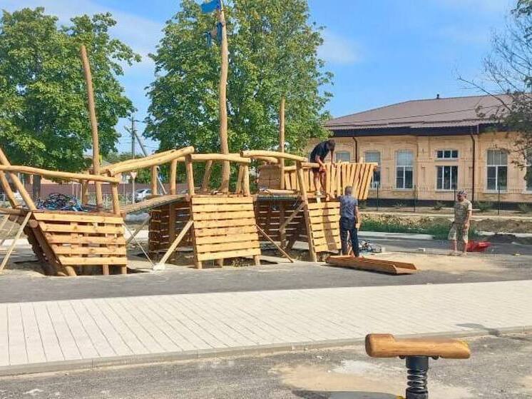 В Павловском районе завершают реконструкцию сквера