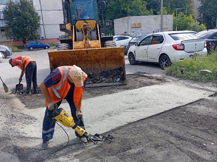 В Курске продолжается ямочный ремонт