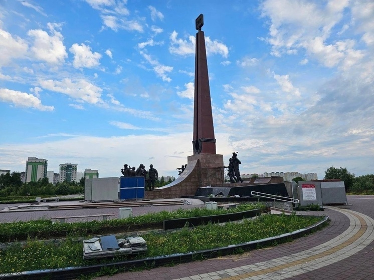 В Нефтеюганске продолжается ремонт городских памятников
