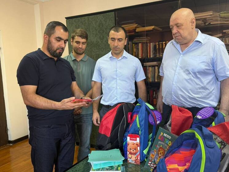 Акцию "Собери ребенка в школу" проводят для жителей трех районов южного Дагестана