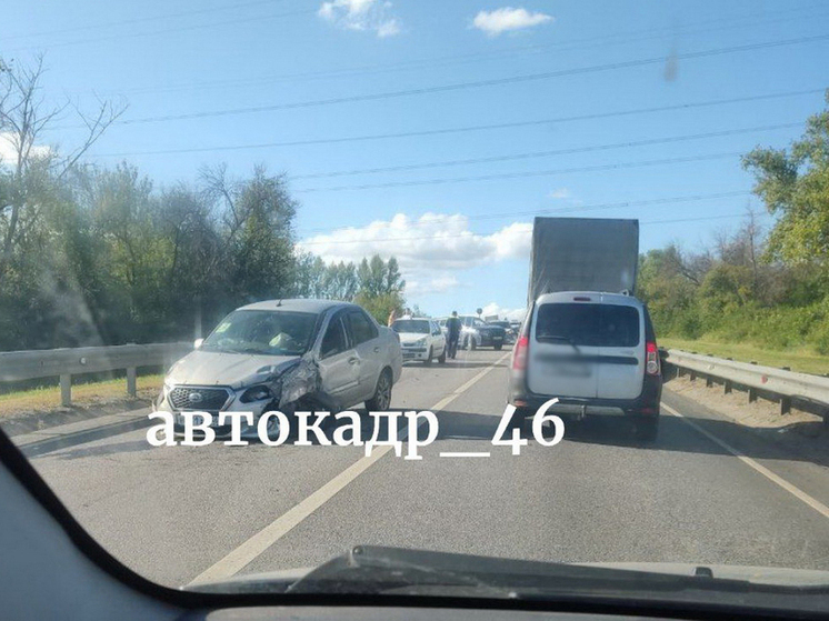 Под Курском в массовом ДТП пострадал 74-летний водитель легковушки