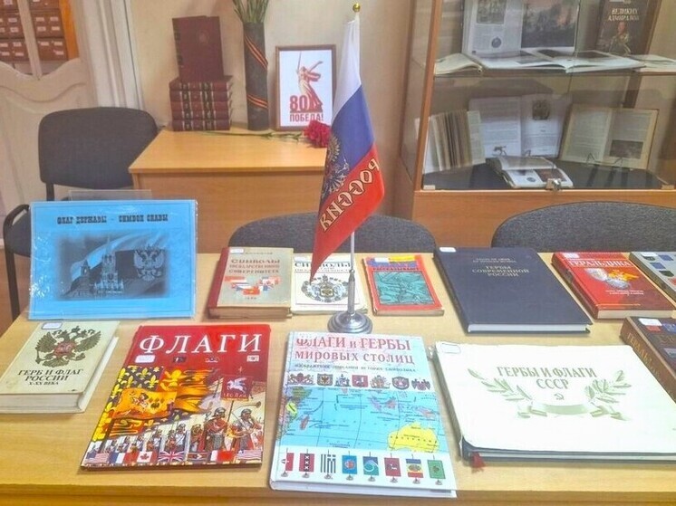 В Орле открылась выставка ко Дню флага России