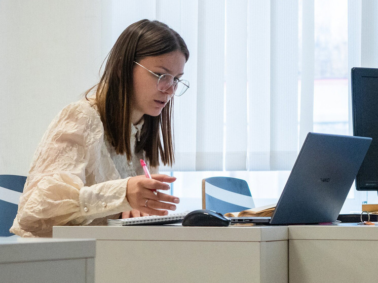 Учителям предложили дать право не отвечать на звонки и сообщения после работы