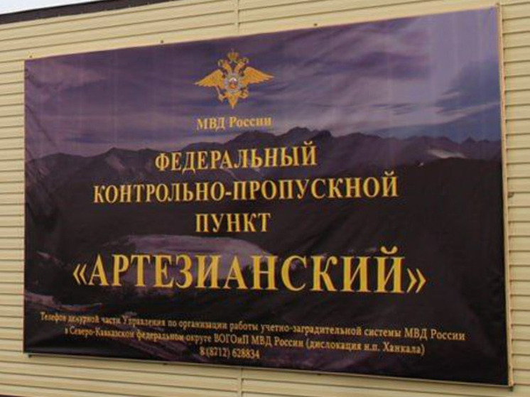 В Дагестане полицейские помогли потушить загоревшуюся машину