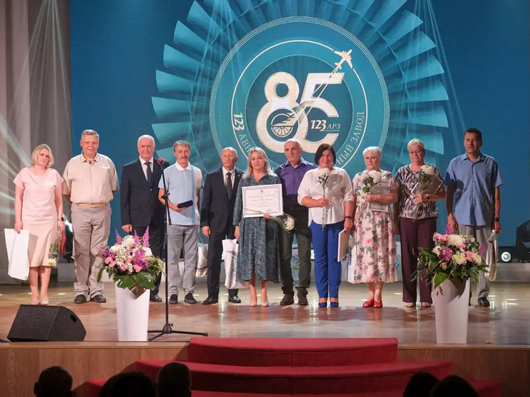 В Старой Руссе отметили 85 лет легендарного авиазавода