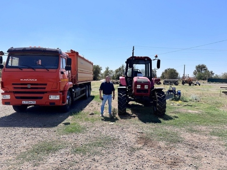 В колледж Калмыкии поступил новый трактор
