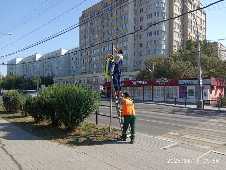 В Астрахани ведутся работы по приведению в порядок элементов дорожной инфраструктуры