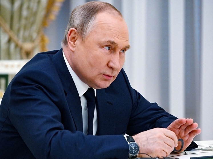 Путин наградил новосибирского тракториста медалью за работу