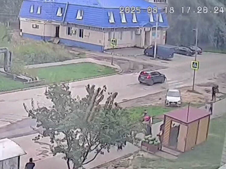 В Йошкар-Оле автомашина сбила двоих детей на тротуаре