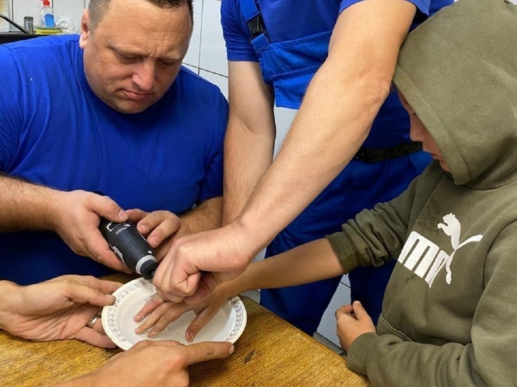 Алтайские спасатели помогли окольцевавшему себя подростку