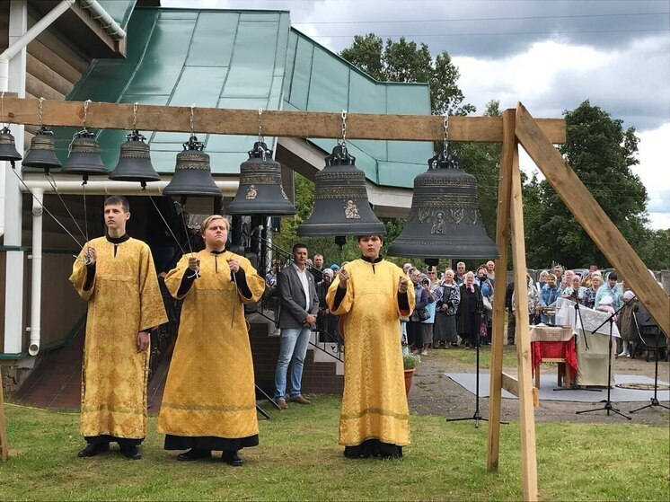 Освящение новых колоколов прошло в Храме Преображения Господня в посёлке Усвяты