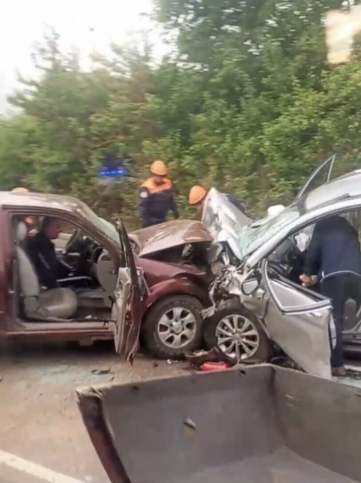 Страшная авария в Аничково: женщину зажало в автомобиле Haval