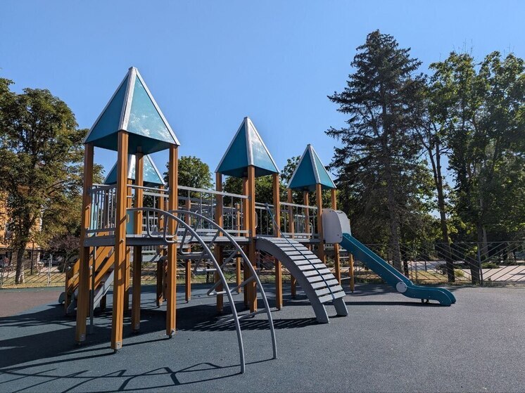 В Ессентуках на День Флага откроют новую детскую площадку в сквере Приозерный