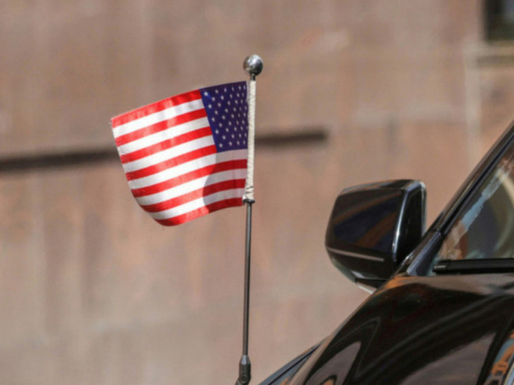 American Conservative: мешающего миру Зеленского нужно лишить власти