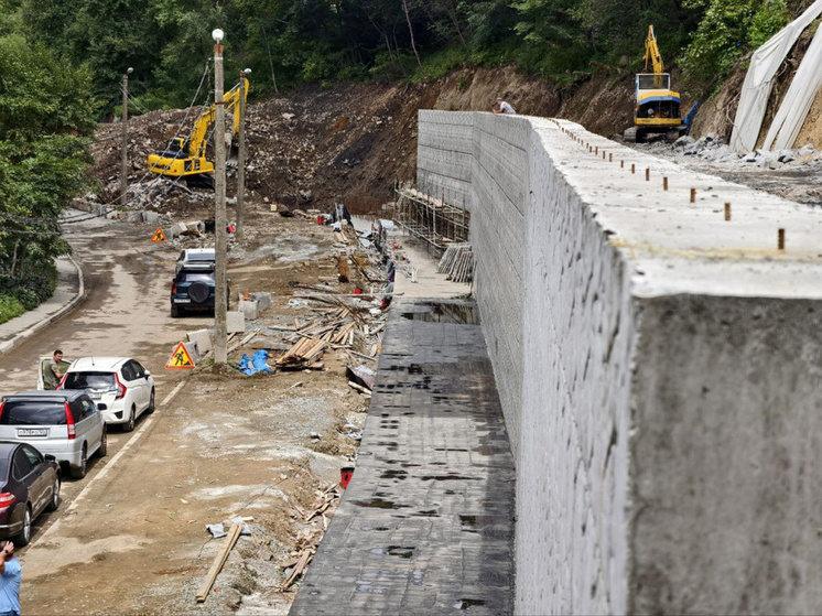 Во Владивостоке завершают реконструкцию подпорных стен