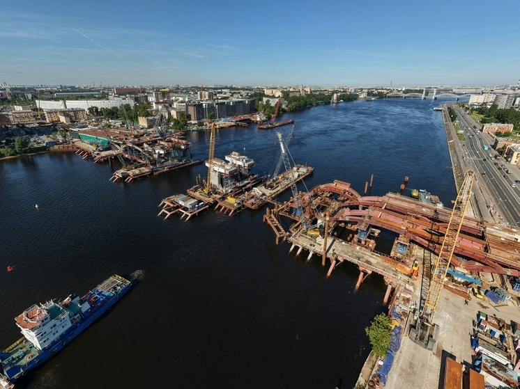 Сборку разводного пролета на Большом Смоленском мосту почти завершили