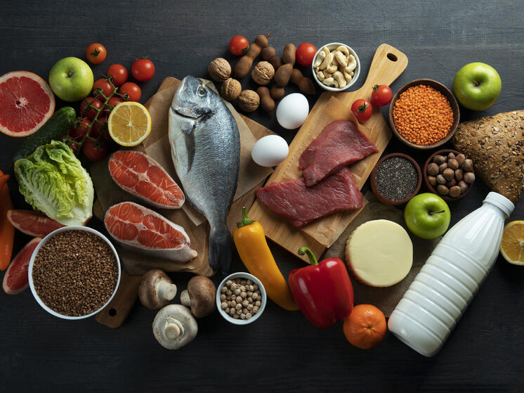 Сырые овощи после 50 лет вредят ЖКТ: врач рассказал, что нельзя есть сырым