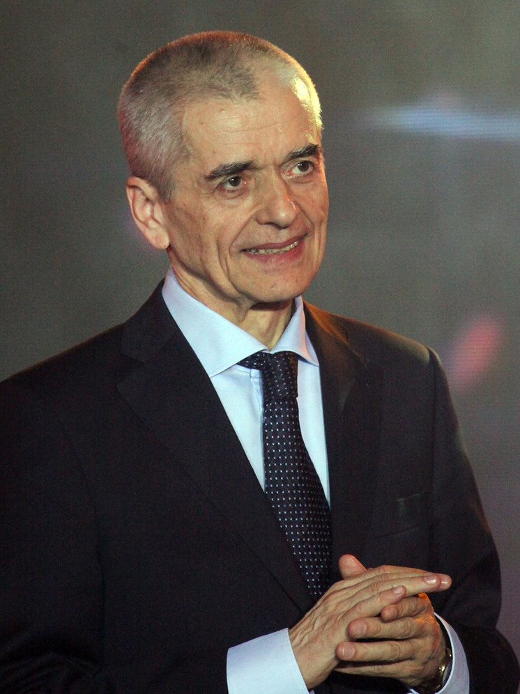 Онищенко: отказ от домашних заданий для учеников в российских школах невозможен