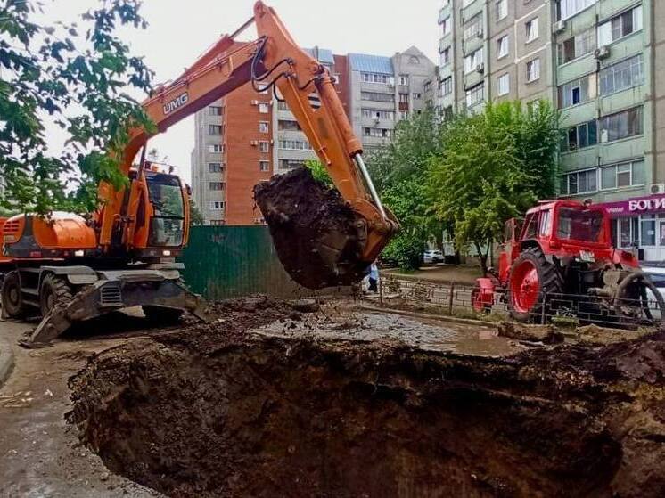 Трубопровод в Коминтерновском районе чинят с помощью бандажа