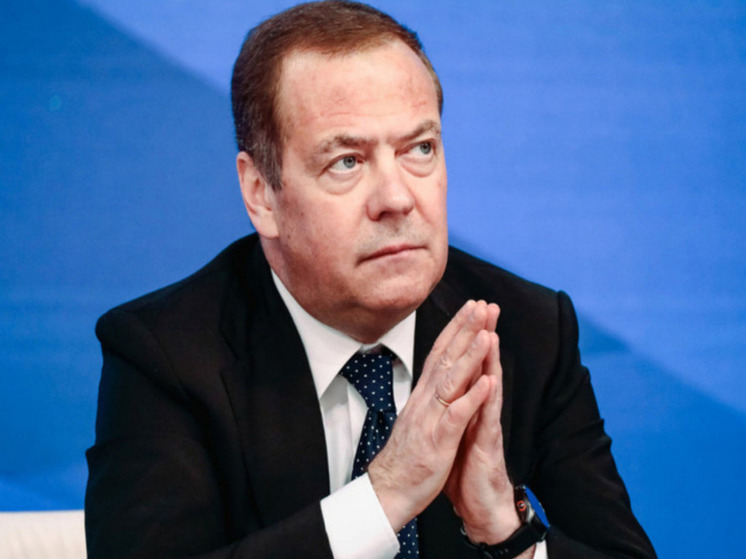 Медведев: коалиция желающих войны с Россией не смогла переиграть Трампа