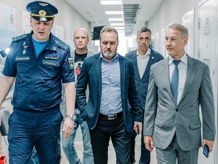 Спикер облдумы Фомин посетил пункт отбора на контрактную службу в Рязани