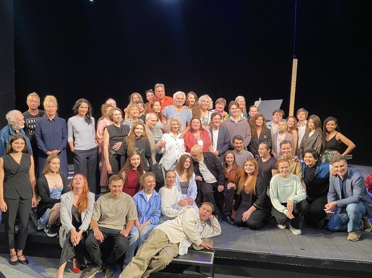 Mikhail Levitin announcing new season plans to Hermitage Theater troupe