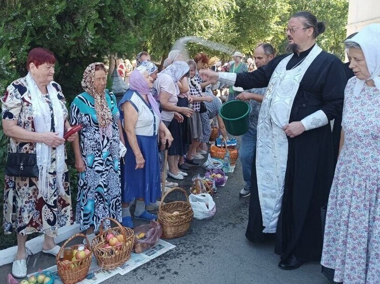 В Свято-Успенском соборе Токмака прошло праздничное Богослужение