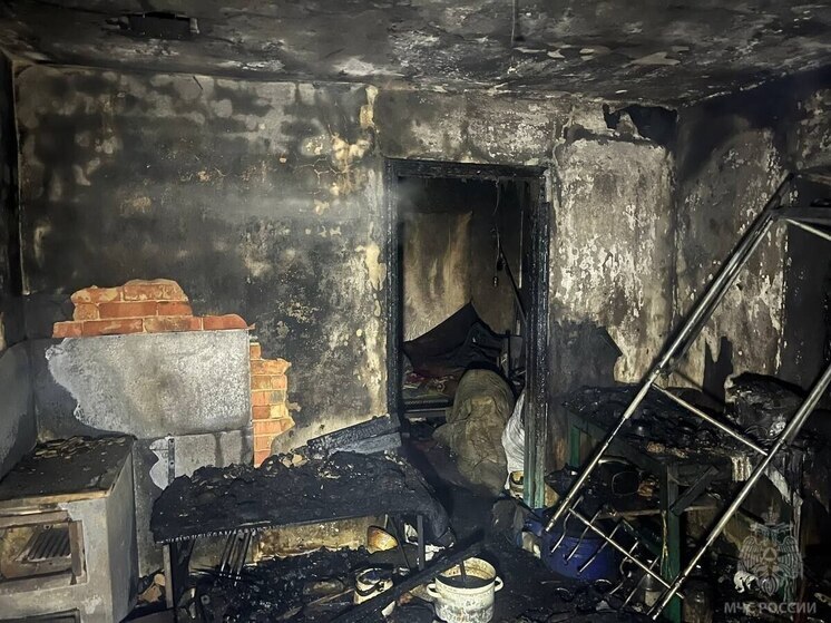 Непотушенная свеча стала причиной гибели жителя Белолуцка в ЛНР